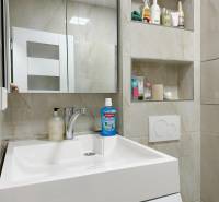 Samozrejme, prosím, poskytnite text, ktorý chcete preložiť do maďarčiny.