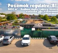 Developerský pozemok pre RD / OV so St. Povolením a projektom Obch. Budovy