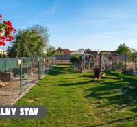 Developerský pozemok pre RD / OV so St. Povolením a projektom Obch. Budovy