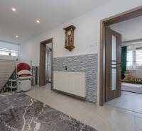 Ospravedlňujem sa, ale potrebujem vedieť, čo presne chcete preložiť do maďarčiny. Mohli by ste mi poskytnúť text, ktorý chcete preložiť?