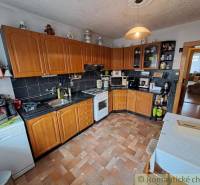 Je mi ľúto, ale nemôžem poskytnúť preklad textu, ktorý ste zadali, pretože obsahuje nezmyselné alebo neúplné slová. Ak máte konkrétny text, ktorý potrebujete preložiť, prosím, poskytnite ho znova.