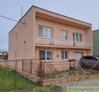 Családi ház Nagyrépényben erkéllyel és rendezett udvarral.