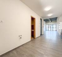 Samozrejme, prosím, poskytnite text, ktorý chcete preložiť do maďarčiny.