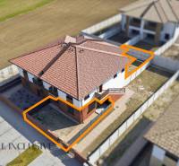 Kilátás egy háromszobás lakásra a Dunaszerdahelyi Malé Blahovo utcában.