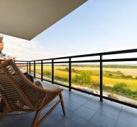 Erkély egy 2 szobás lakásban, kilátással a természetre a Kőris utcában, Kassán.