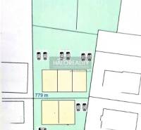 Lakóterület-terv Szencen, ábrázolt területekkel és parkolóhelyekkel.