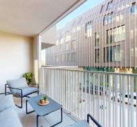 Erkély ülőhellyel egy egyszobás lakásban a Flórián utcában, Pozsony - Óváros.