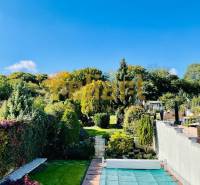 Családi ház medencéje Pozsony - Dévény városrészében, a Kozičova utcában.