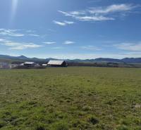 Kilátás a Stránskéban található Borie utcai lakóterületekre, a táj panorámájával.