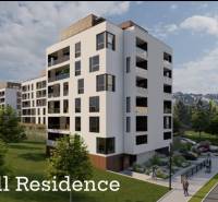 Lakókomplexum a Suchoňova utcában, Poprádon, a környék hegyi tája fokozza a hangulatot.