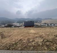 Építési telkek Ólublón, kilátással a vidéki környezetre és a falura.