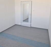 Samozrejme, prosím, poskytnite text, ktorý chcete preložiť do maďarčiny.