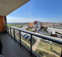 Kilátás az erkélyről a Borievková utcára, Kassa - Felsővályi városrész.