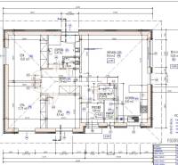 A családi ház földszinti alaprajza szobákkal, konyhával és terasszal.