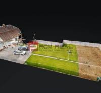 Családi ház parkolóhelyekkel és bekerített kerttel a Horvát utcában, Szlovák Grob, Lakóterületek.