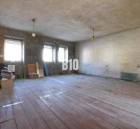 Samozrejme, prosím, poskytnite text, ktorý chcete preložiť do maďarčiny.