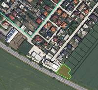 Légi felvétel a telkekről - kereskedelmi célúak Vágkirályfán, közel a lakóövezetekhez.