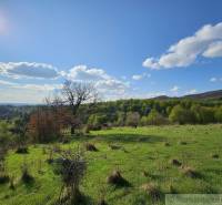 Krupinai táj rétekkel és fákkal, lakóterületekre alkalmas.