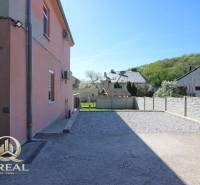 Családi ház garázzsal a Boskovičova utcában, Pozsony - Újváros, csendes környezetben.