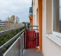 Erkély egy 3 szobás lakásban a Medzilaborecká utcában, Pozsony - Ružinov.