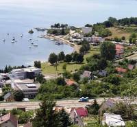 Kilátás a tóra és vitorlások Vinnében, telkek - lakóhely a víz mellett.