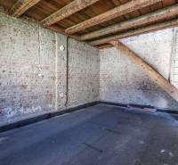 Samozrejme, rád vám pomôžem. Prosím, poskytnite text, ktorý chcete preložiť do maďarčiny.