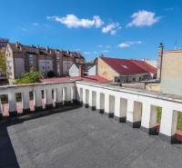 Családi ház a Hviezdoslavova utcában, Pöstyénben, terasszal és kilátással a környékre.