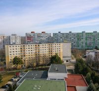 Panelházak Pozsonyban - Ligetfalun a Lietavská utcában, a fák mögött.