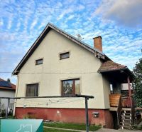 Családi ház Turán, a Tureň utcában, szépen karbantartott kerttel.
