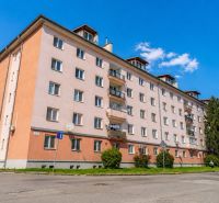 A Krivá utcai lakóház a Juh városrészben, Kassán, 3 szobás lakásokat kínál.