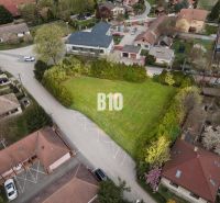 Légi felvétel a zöld területekről - lakóövezet Kráľovičove Kračany községben.
