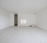 Samozrejme, prosím, poskytnite text, ktorý chcete preložiť do maďarčiny.