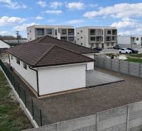 Predaj 4izbovej modernej novostaby RD s tep. čerpadlom garážou a veľkým pozemkom v Dunajskej Strede