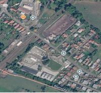 Légi felvétel Martin városrész területéről és családi házairól, az infrastruktúrára összpontosítva.