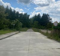 Betonút a Római utcában Stupaván, zöldövezetben, telkek - lakóövezet.