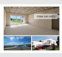 Családi ház belső tere nagy ablakokkal és kilátással Eperjesre. Ár: 345 000 €.