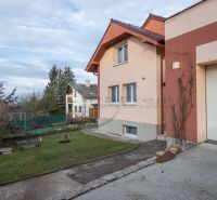Családi ház Borinská utcában, Mariankán, előkerttel és garázzsal.