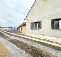 Családi ház a Krajinská utcában, Pozsonyligetfalu, Pozsony, megközelítési úttal.
