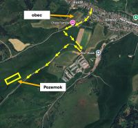 Légi felvétel a mezőgazdasági és erdészeti területekről Feketebalogon, az útvonal megjelölésével.