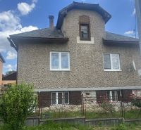 Családi ház Rudnán kerttel és cseréptetővel.