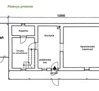 Családi ház alaprajza nappalival, konyhával, fürdőszobával és fatárolóval.