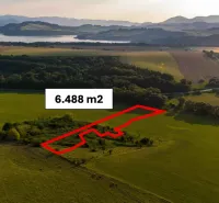 Különleges ingatlanok panorámája Liptovský Trnovecben, 6 488 m² területtel.