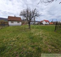 Családi ház Volicán kerttel, gyümölcsfával és panorámás kilátással a tájra.