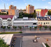 Kilátás az üzlethelyiségekre a M.R. Štefánik utcában, Topoľčanyban.