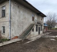 Családi ház a Na Sihoti utcában, Kassán - Ťahanovce városrészben, külső lépcsővel.