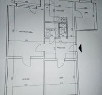 4 szobás lakás alaprajza konyhával, fürdőszobával, WC-vel és lodžiával.