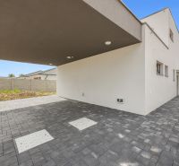 Családi ház a Sólyom-Kolibrik utcában Horvátgurabon, tágas parkolóhellyel.