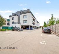 Új építés a Na piesku utcában, Pozsony - Újvárosban, parkolóhelyekkel.