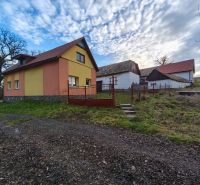 Családi ház a Prieloh utcában, Dolná Strehovában a hozzá tartozó épületekkel.