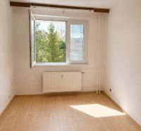 Kilátás egy háromszobás lakásból a Cseh Népfelkelés Május utcában Breznóban.